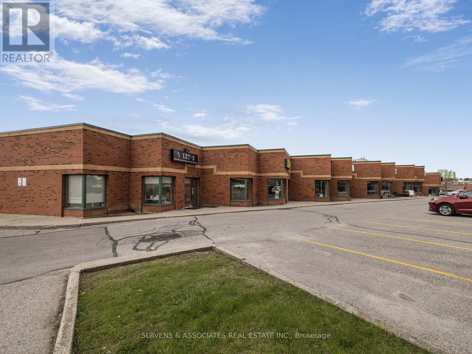 Photo 11 of 25 28 160 East Beaver Creek Road, Richmond Hill ON