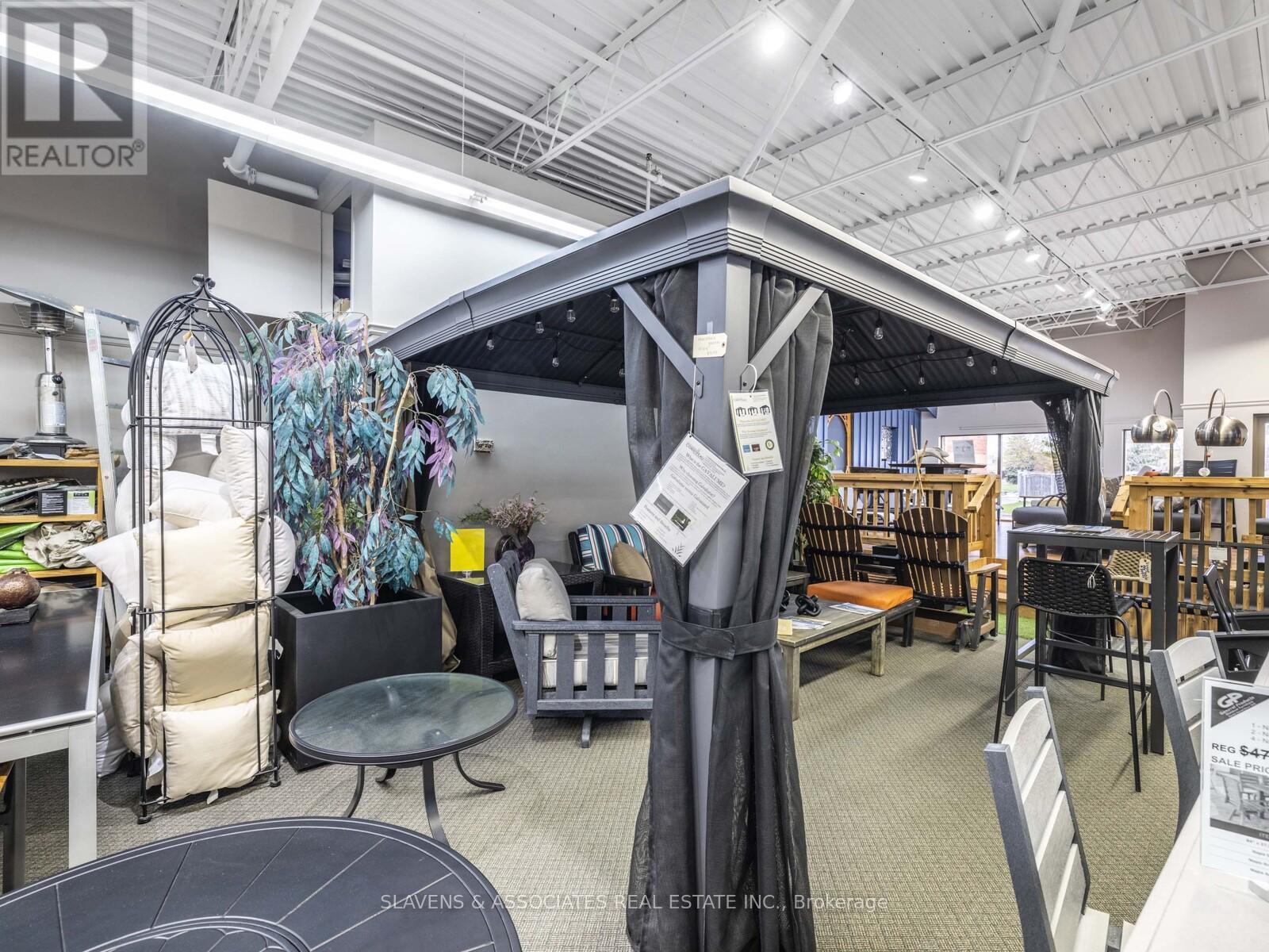 Photo 18 of 25 28 160 East Beaver Creek Road, Richmond Hill ON