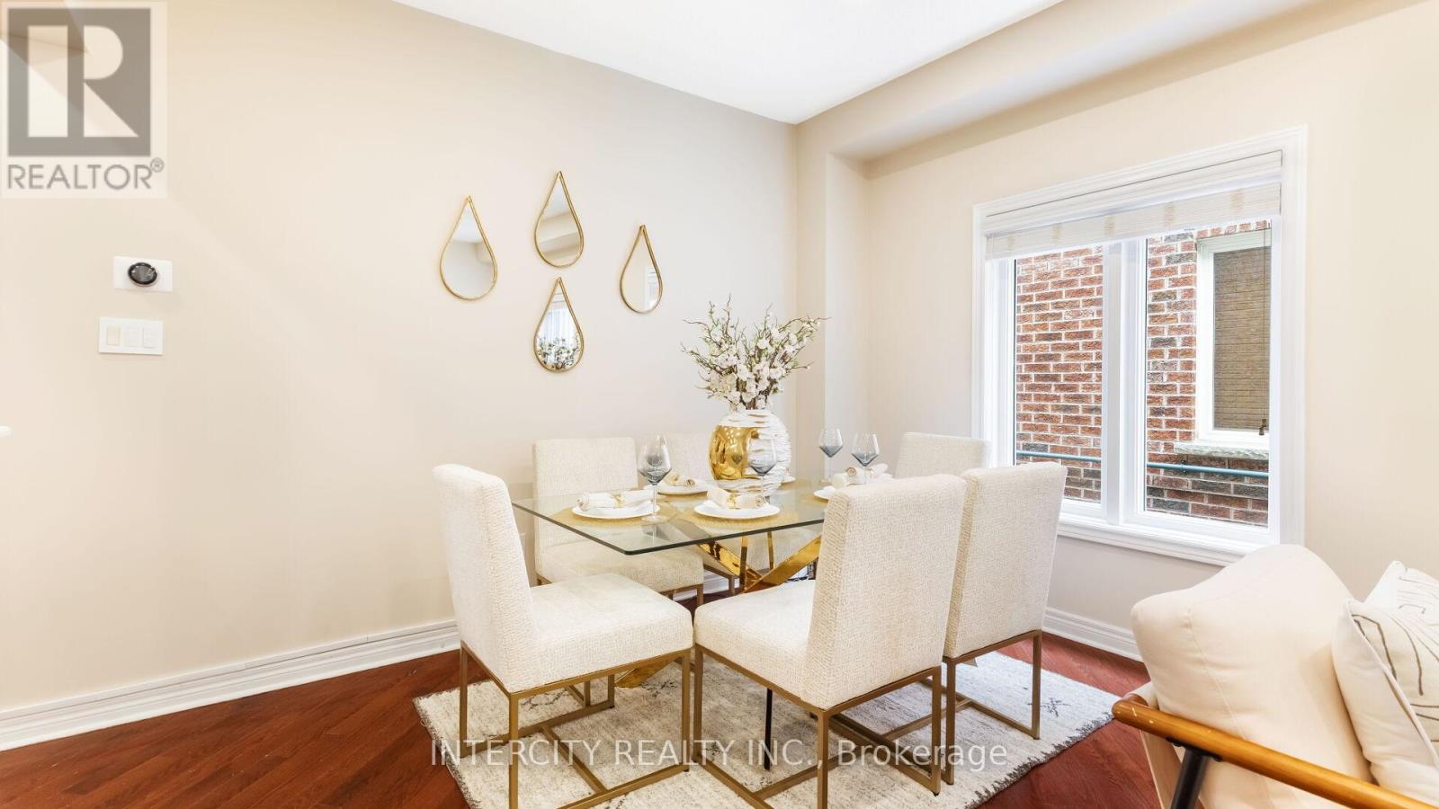 Photo 12 of 16 Venice Gate Drive, Vaughan ON