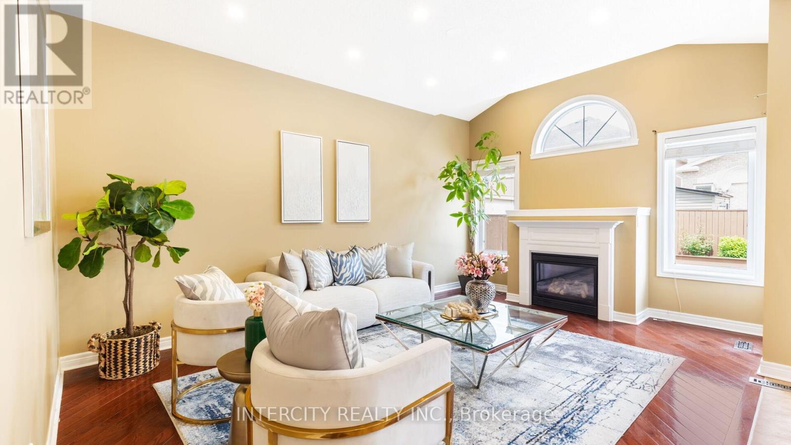 Photo 14 of 16 Venice Gate Drive, Vaughan ON