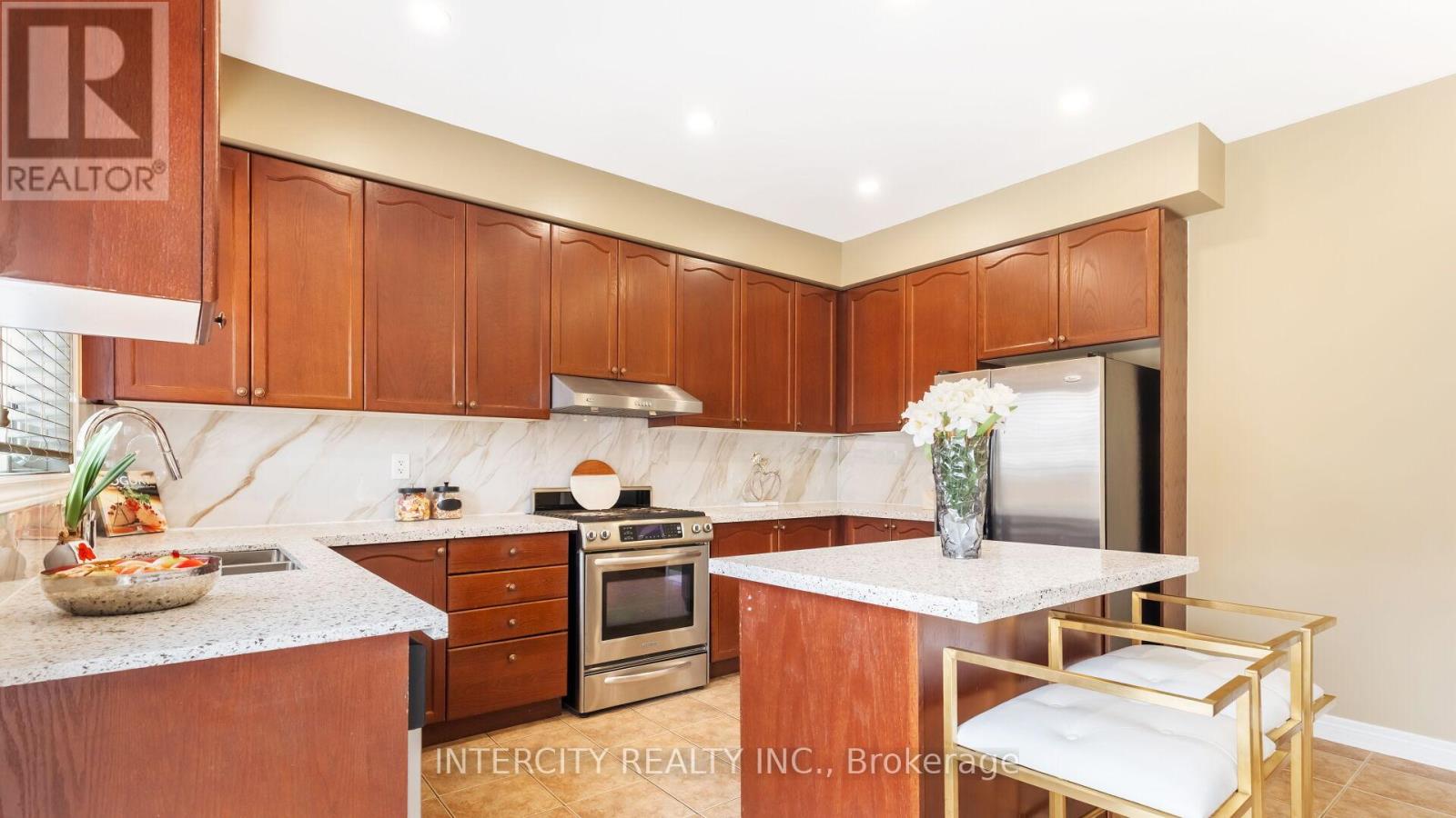 Photo 18 of 16 Venice Gate Drive, Vaughan ON