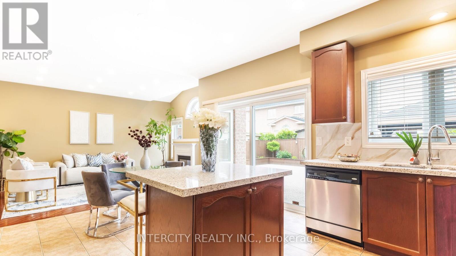 Photo 19 of 16 Venice Gate Drive, Vaughan ON