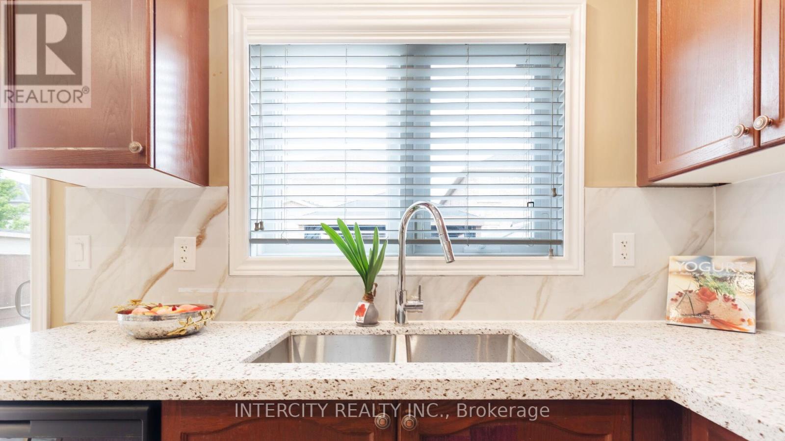 Photo 20 of 16 Venice Gate Drive, Vaughan ON