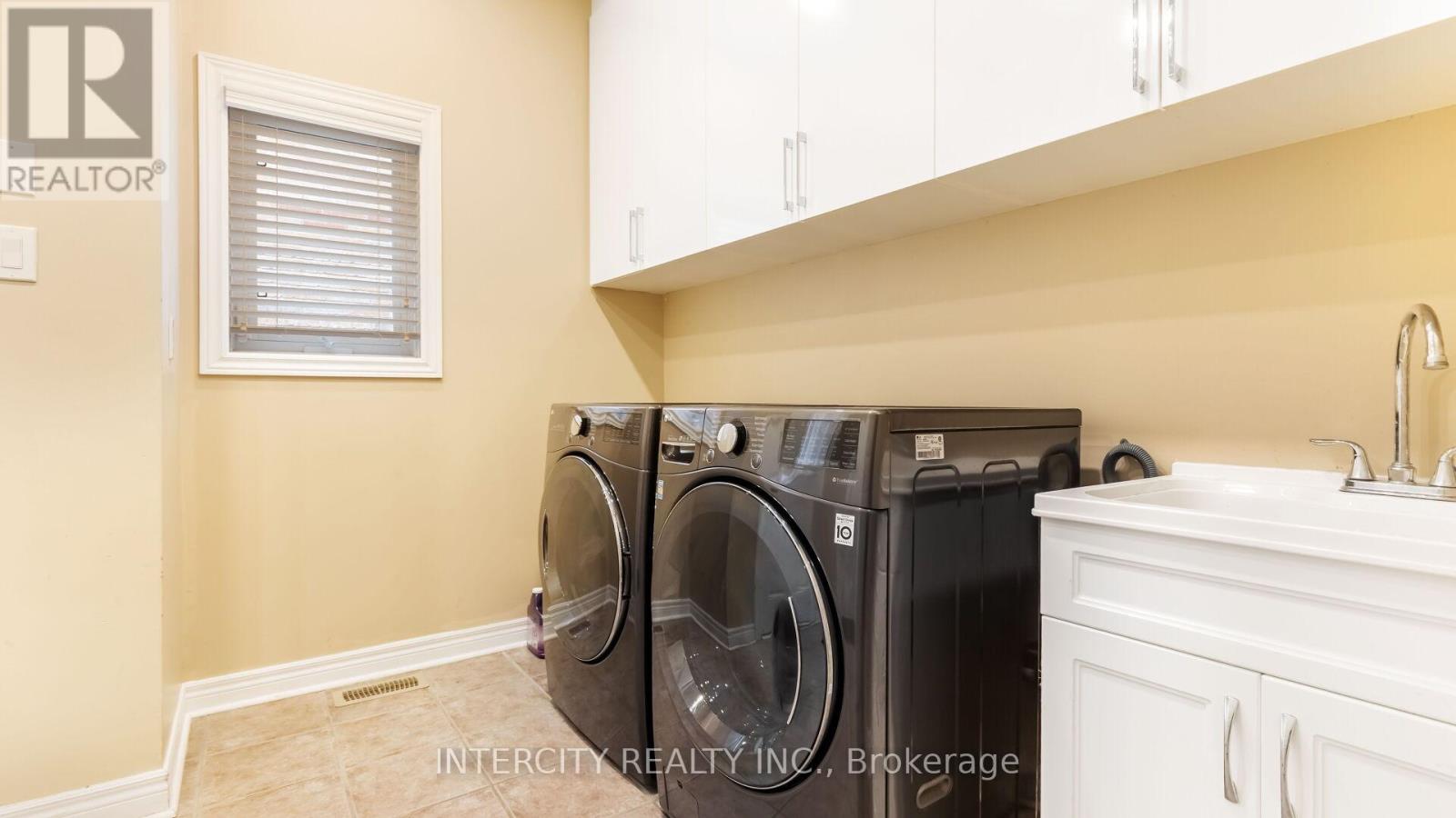 Photo 22 of 16 Venice Gate Drive, Vaughan ON