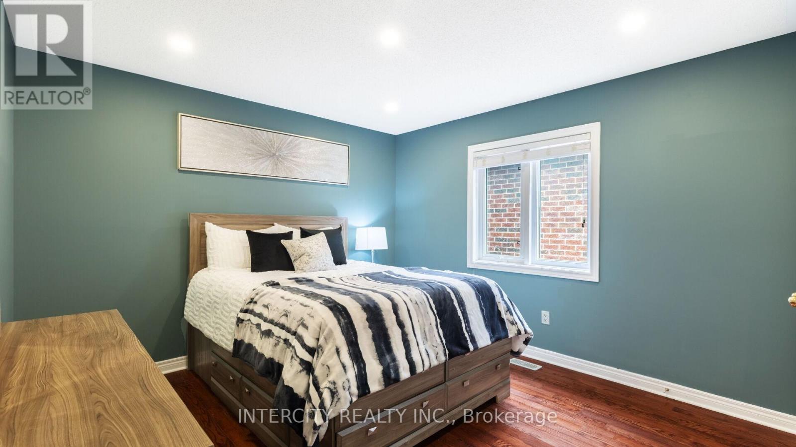 Photo 27 of 16 Venice Gate Drive, Vaughan ON
