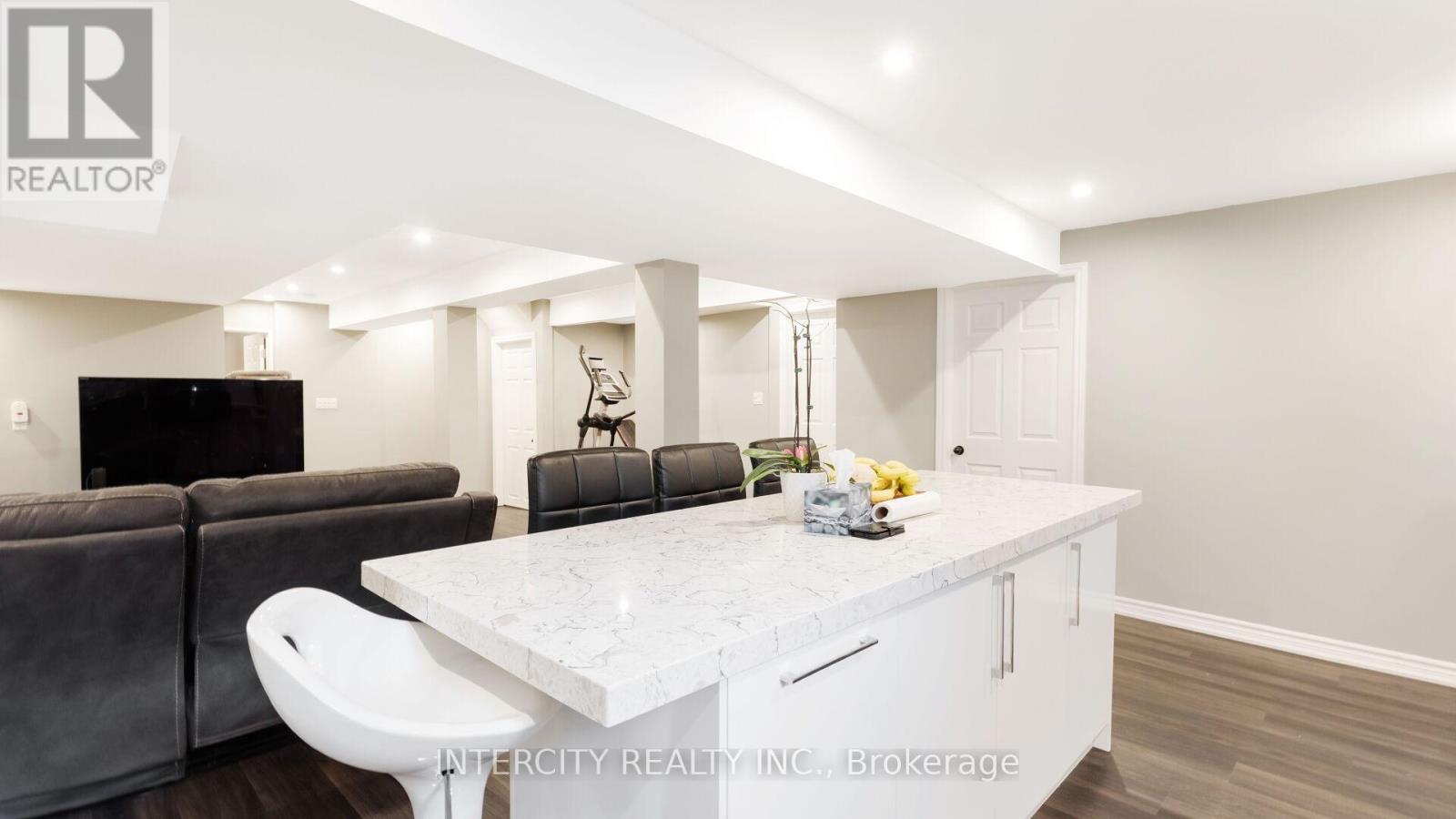 Photo 32 of 16 Venice Gate Drive, Vaughan ON