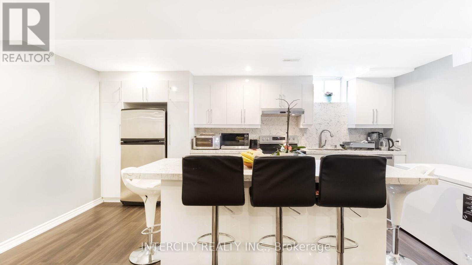 Photo 33 of 16 Venice Gate Drive, Vaughan ON