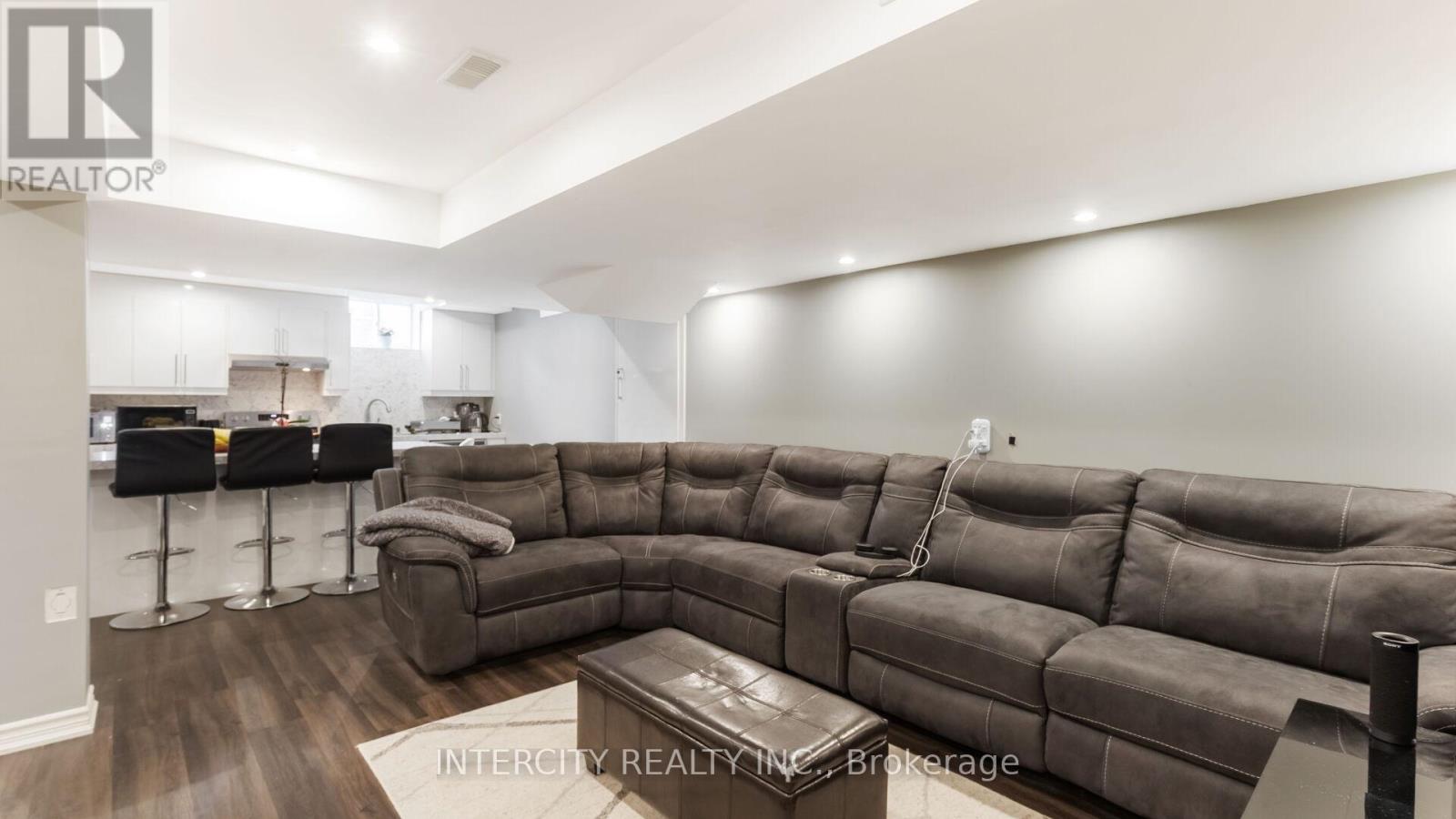 Photo 34 of 16 Venice Gate Drive, Vaughan ON