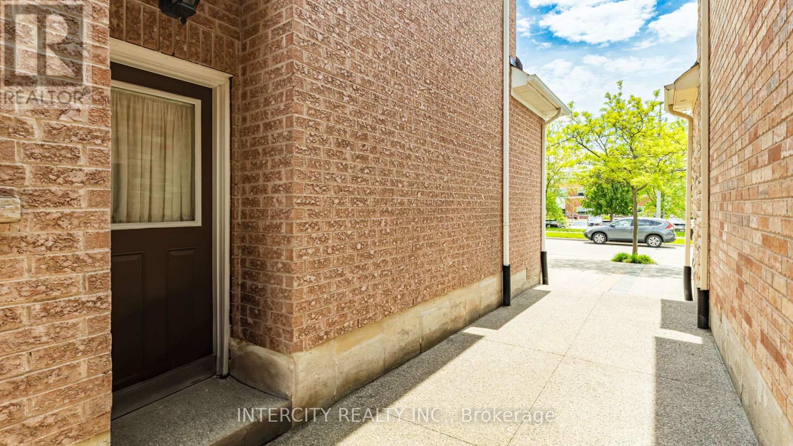 Photo 37 of 16 Venice Gate Drive, Vaughan ON