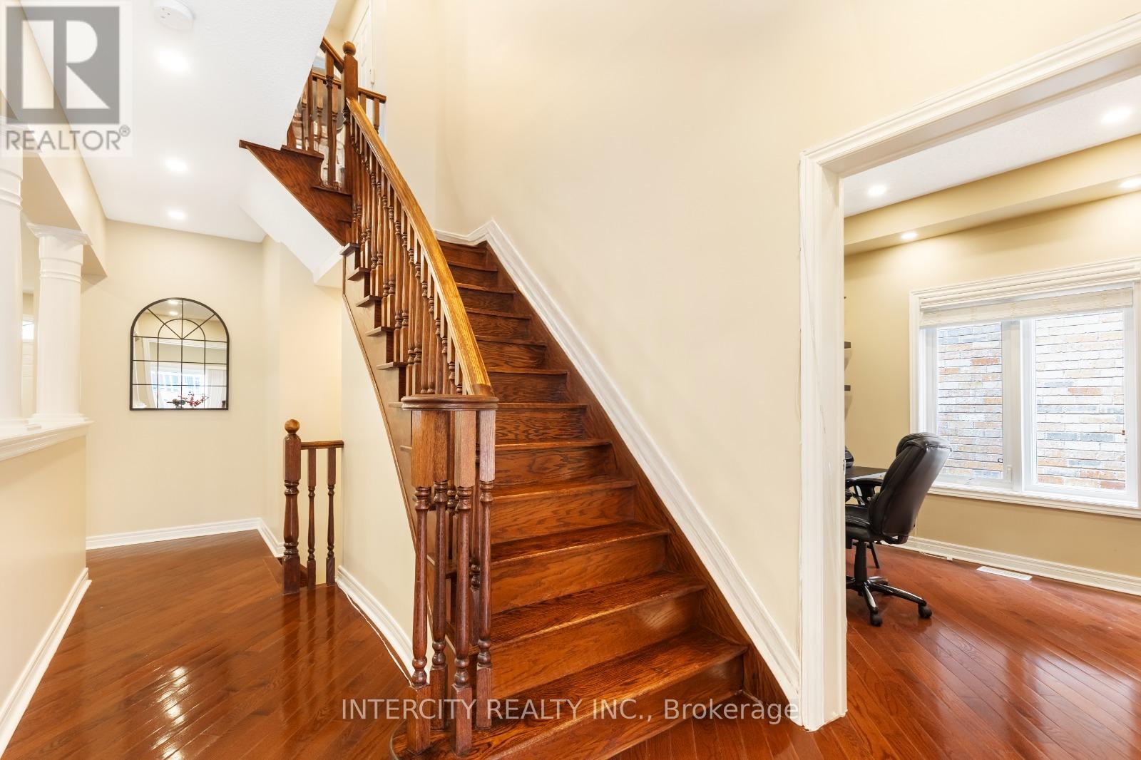 Photo 40 of 16 Venice Gate Drive, Vaughan ON