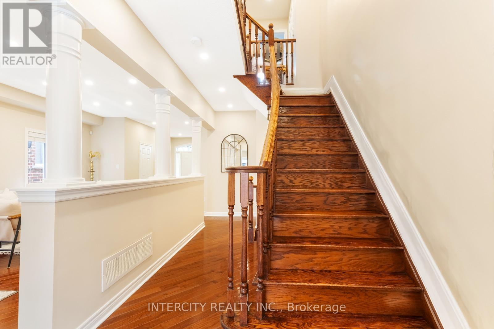 Photo 41 of 16 Venice Gate Drive, Vaughan ON