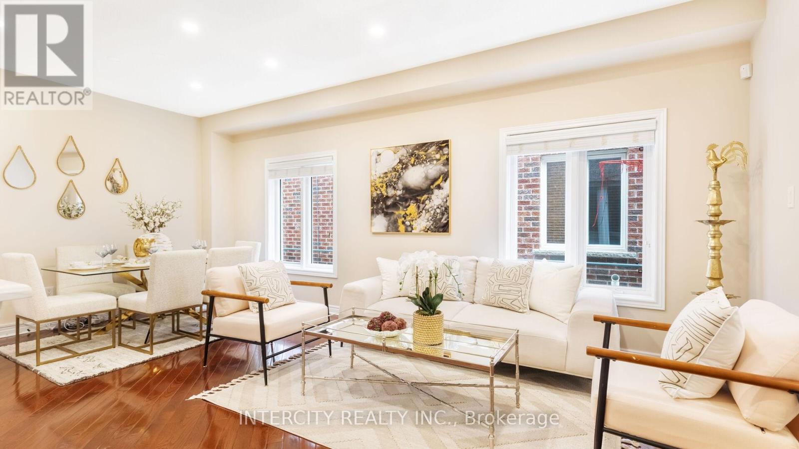 Photo 9 of 16 Venice Gate Drive, Vaughan ON