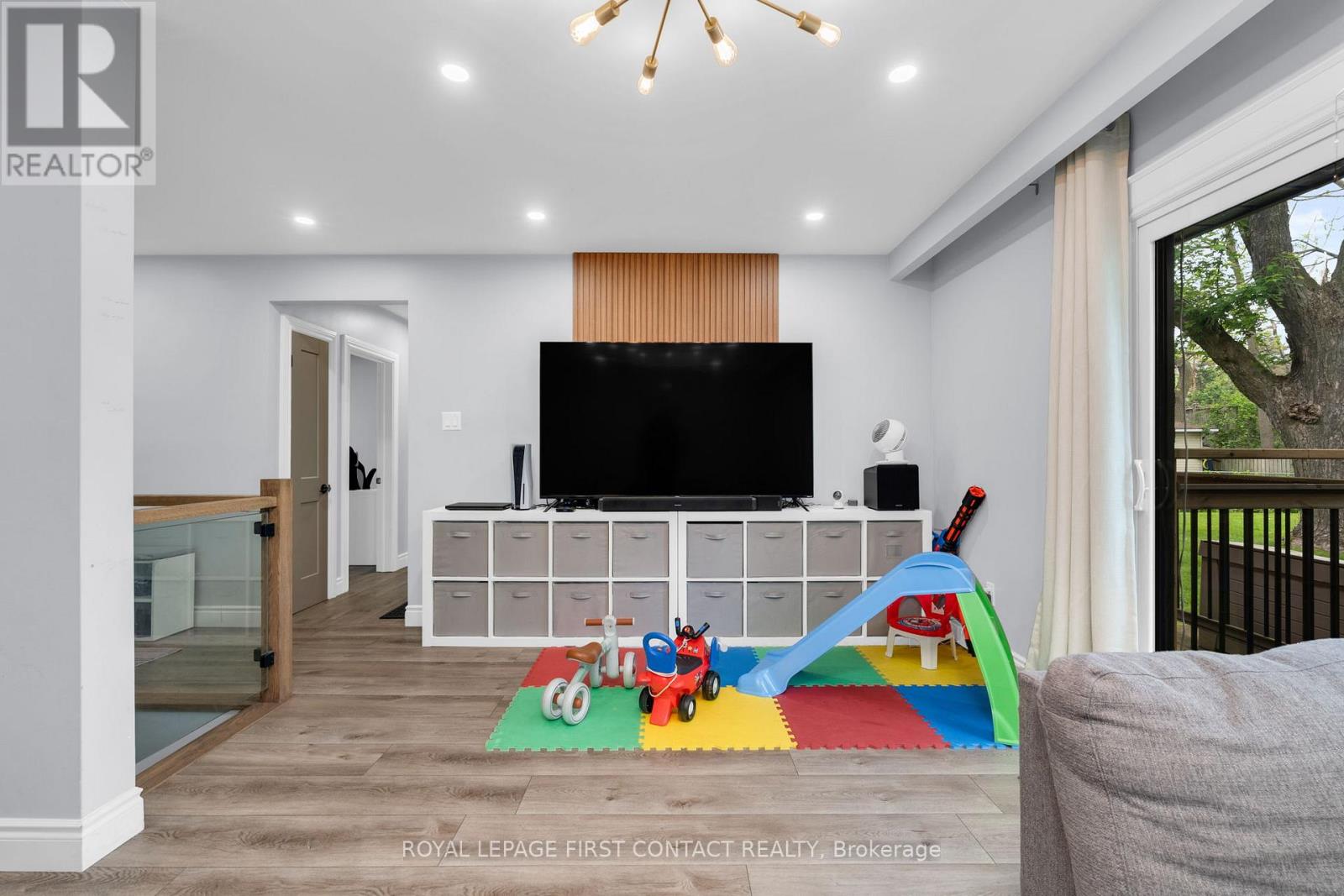 Photo 10 of 26 Ottaway Avenue, Barrie ON