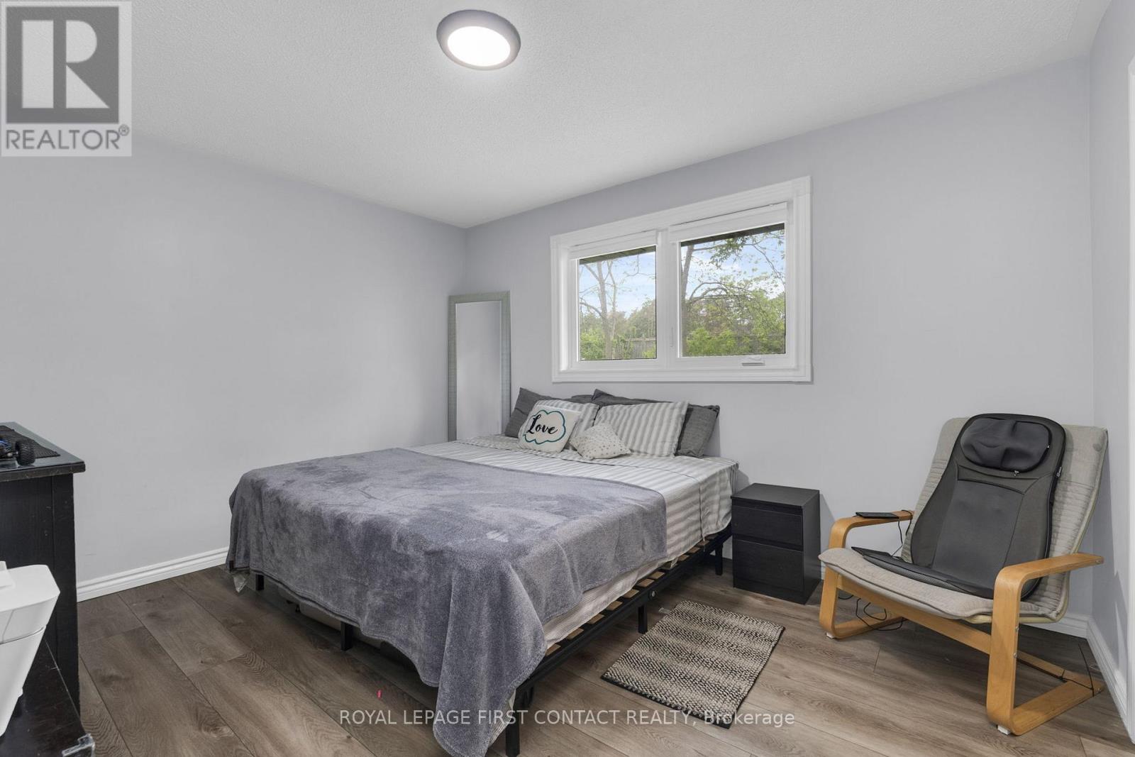 Photo 12 of 26 Ottaway Avenue, Barrie ON