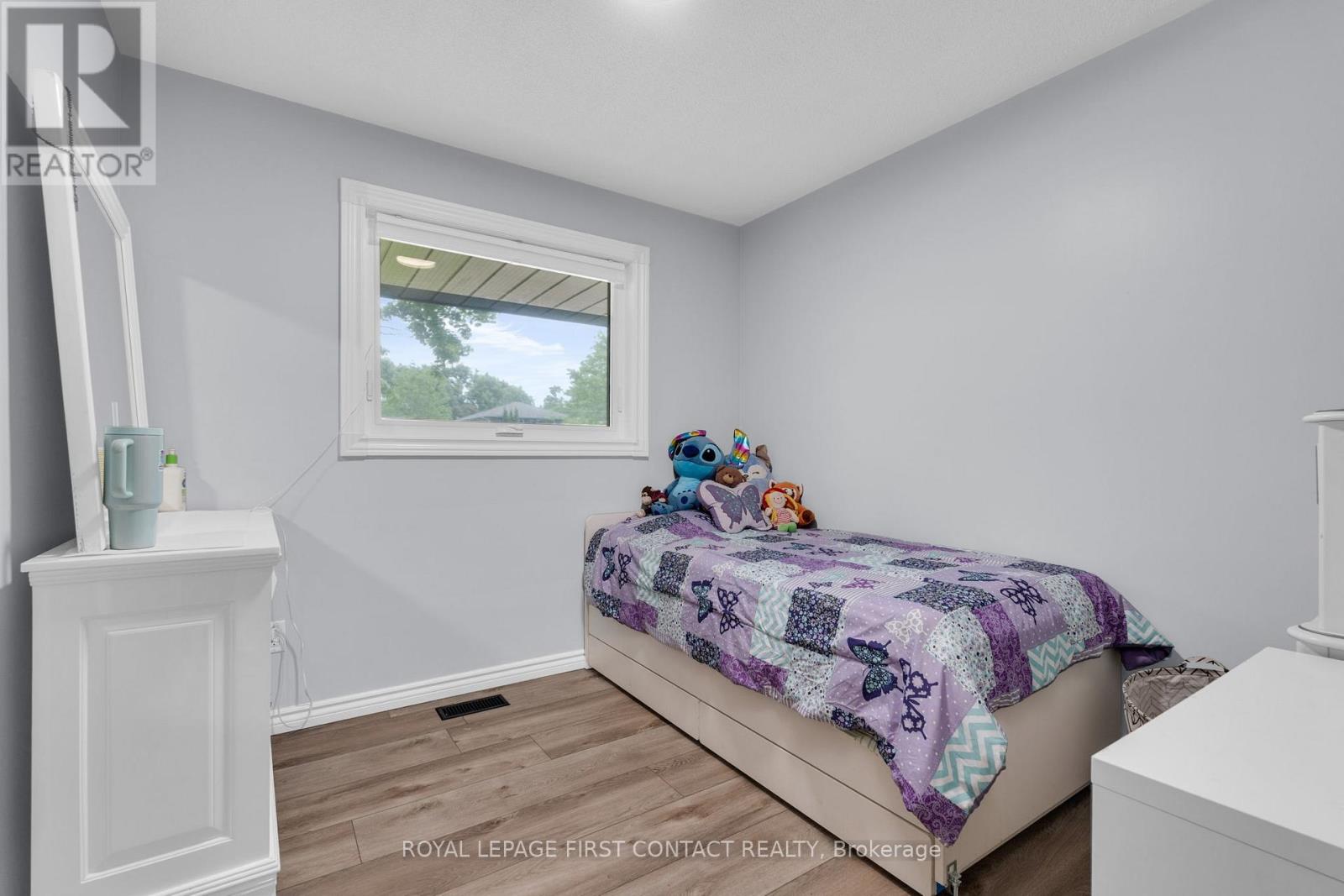 Photo 13 of 26 Ottaway Avenue, Barrie ON