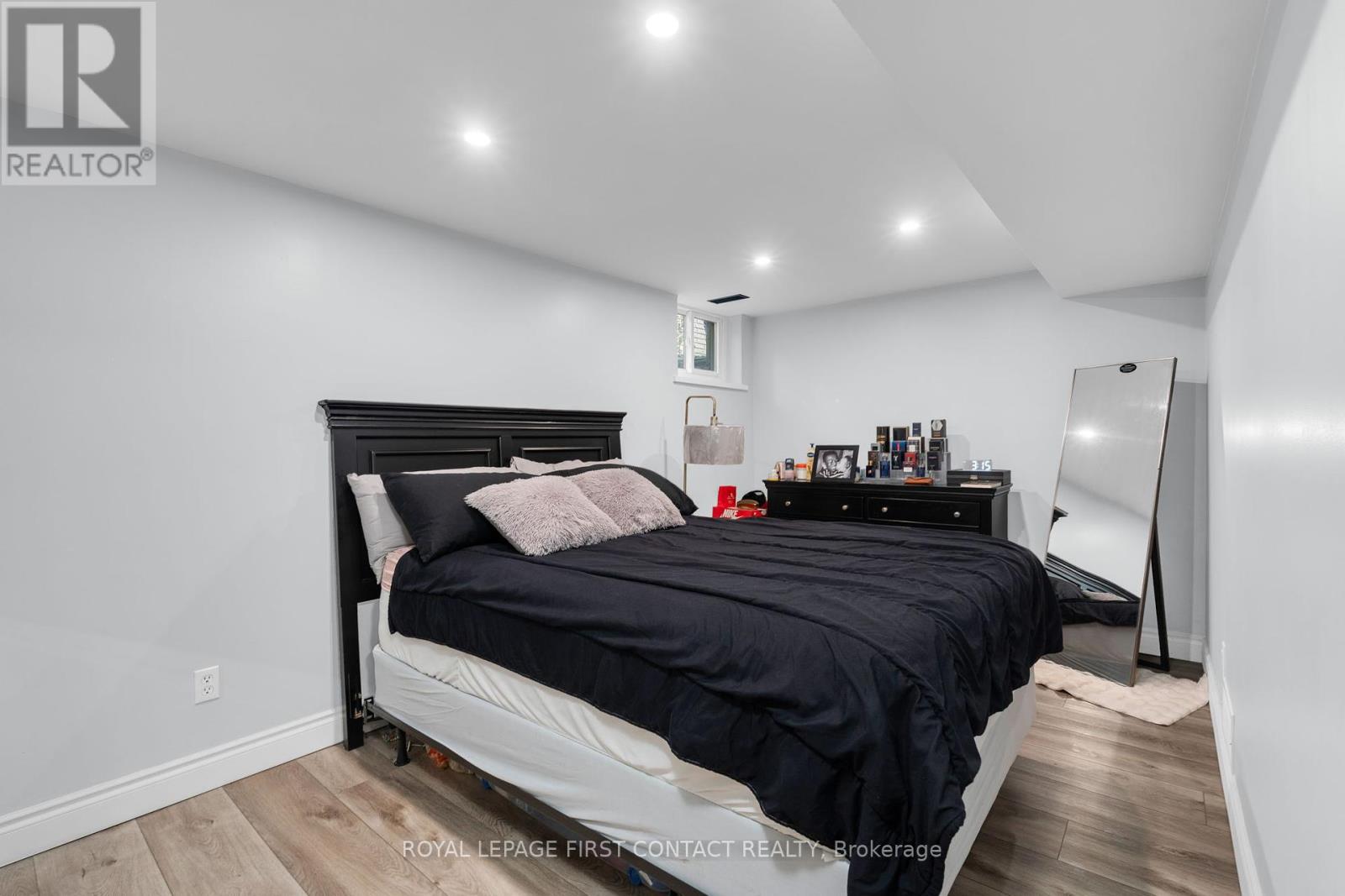 Photo 19 of 26 Ottaway Avenue, Barrie ON