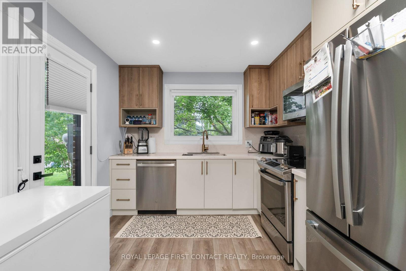 Photo 6 of 26 Ottaway Avenue, Barrie ON