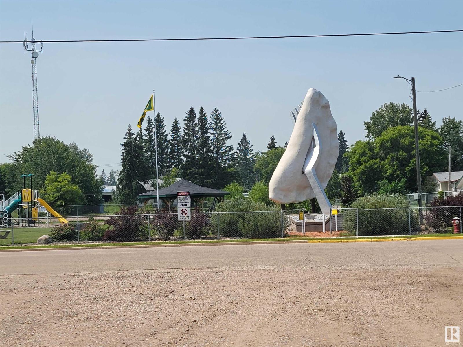 Photo 8 of 5033 Pyrogy Dr, Glendon AB