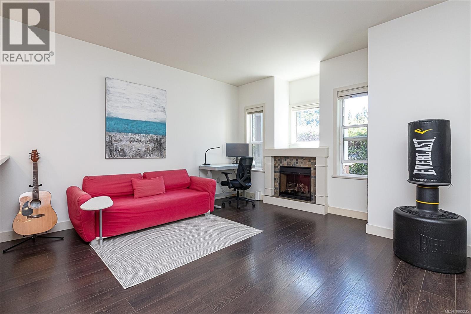 Photo 8 of 870 Brock Ave, Langford BC