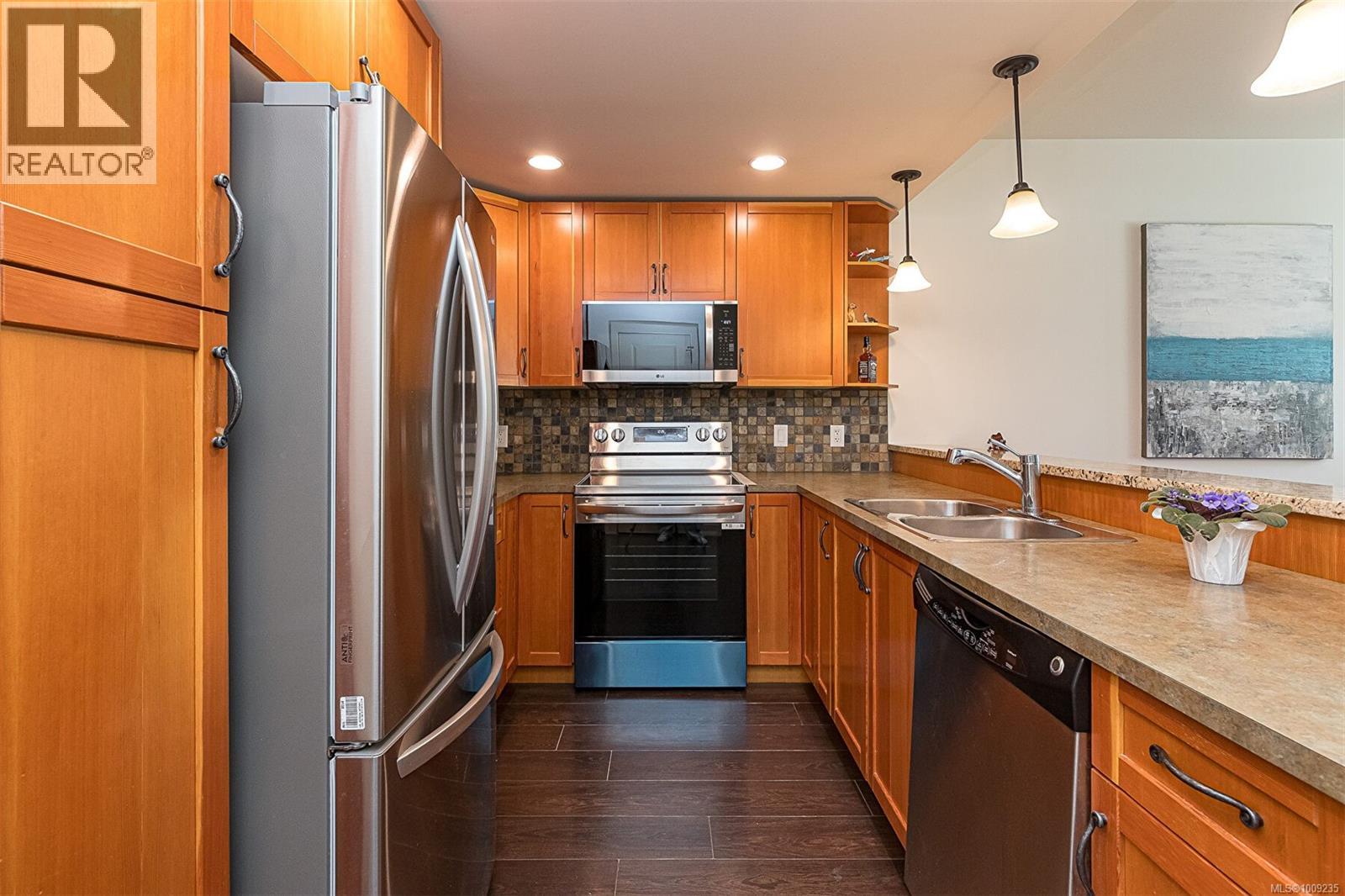 Photo 13 of 870 Brock Ave, Langford BC