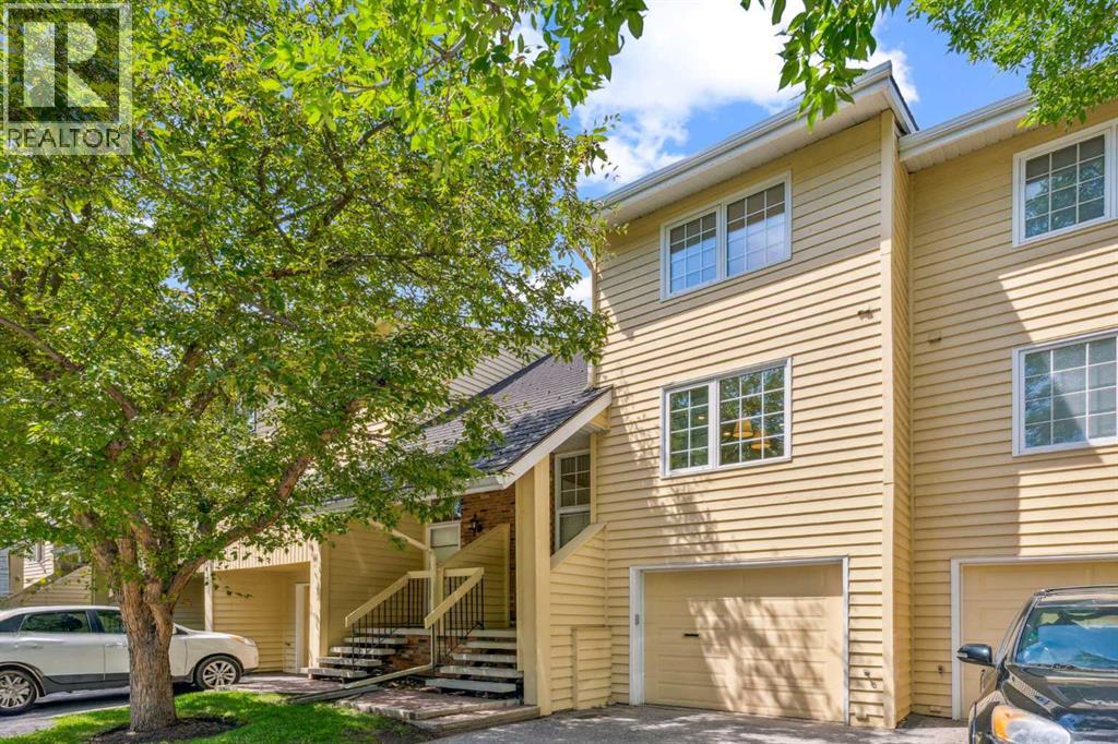 Single Family House for Sale in  Point Mckay Gardens NW Point McKay Calgary 