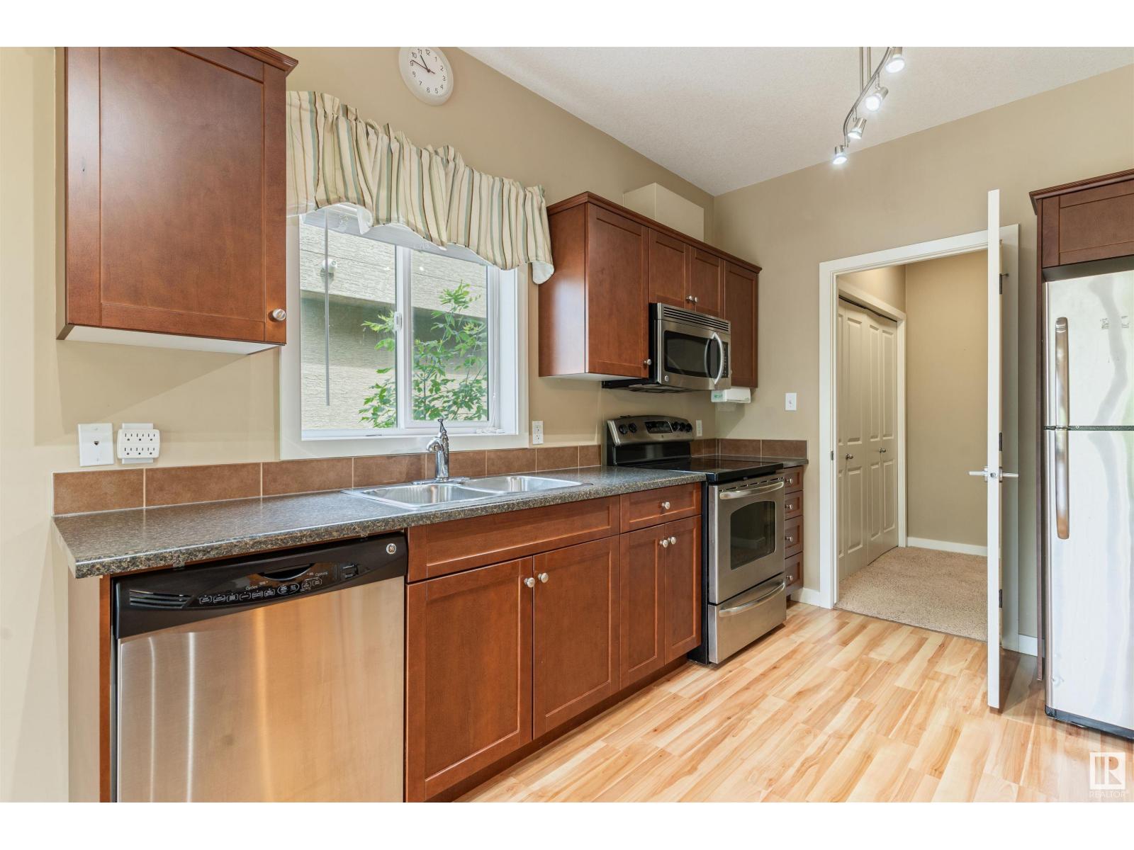 Photo 4 of 6 11913 103 St Nw Nw, Edmonton AB