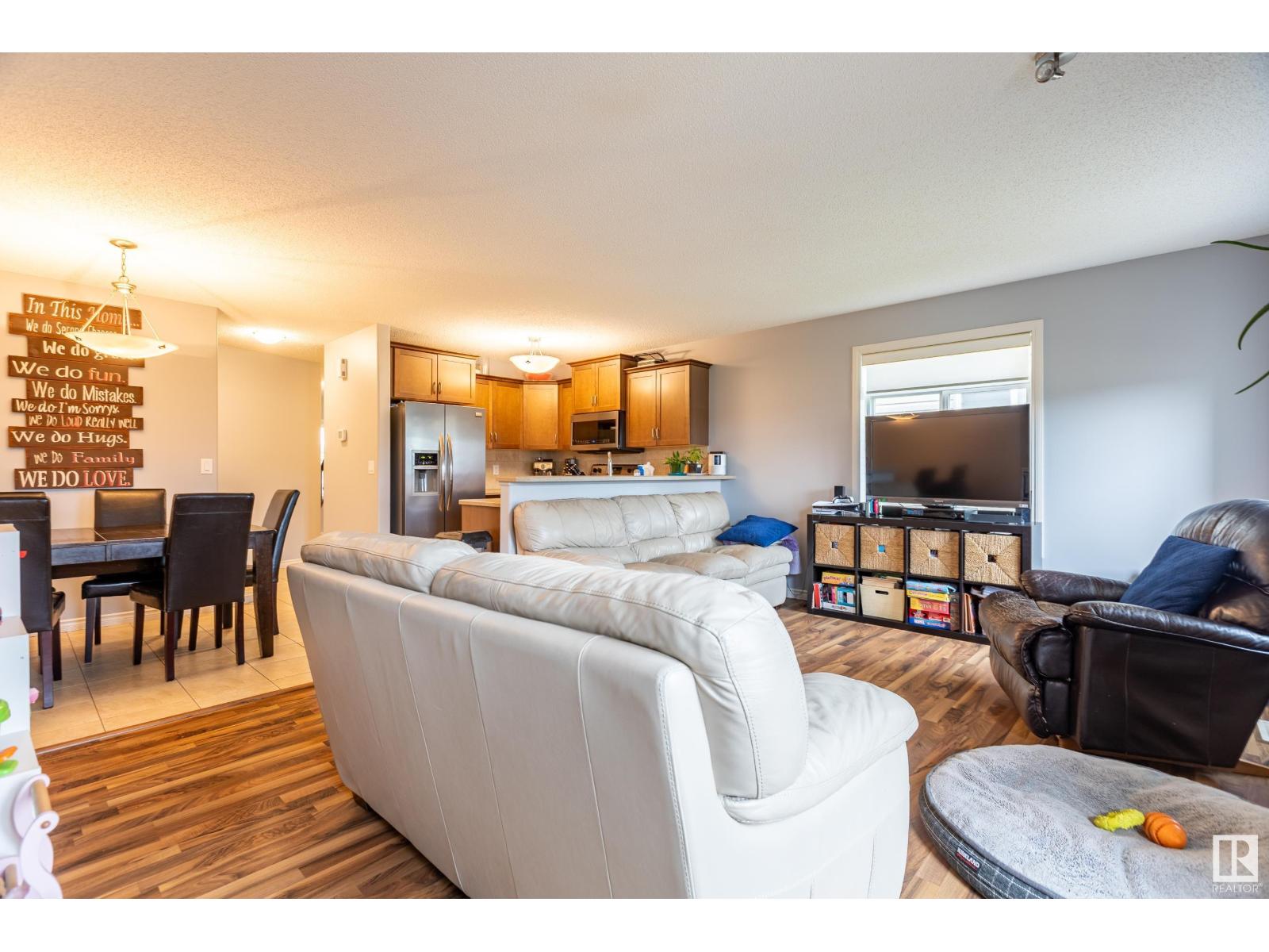 Photo 10 of 27 9511 102 Av, Morinville AB