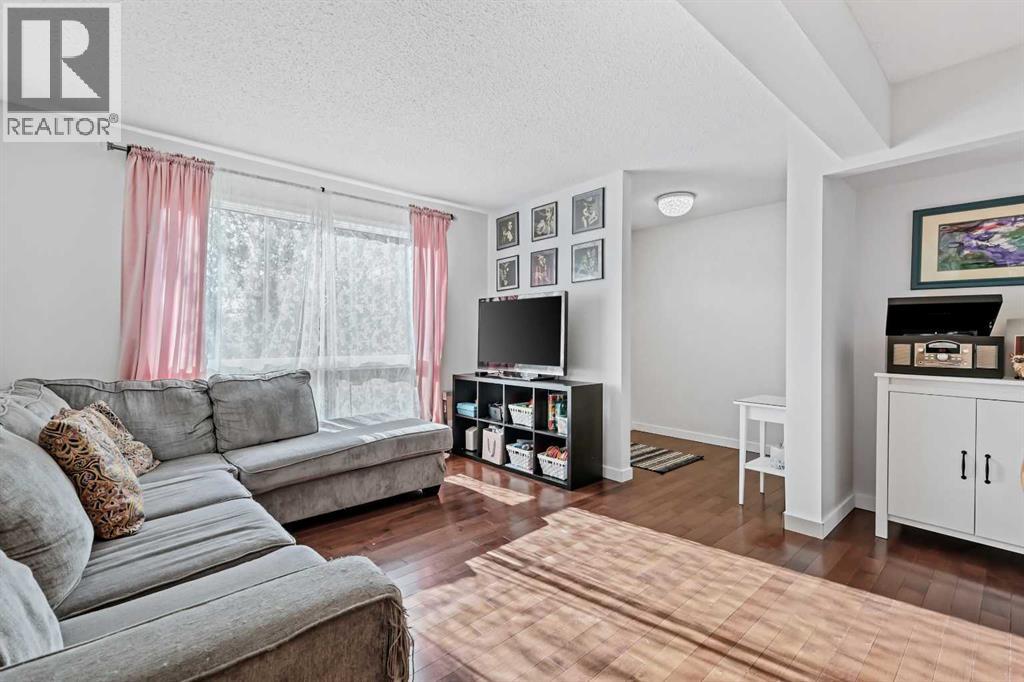 Single Family House for Sale in   Silverdale Drive NW Silver Springs Calgary 