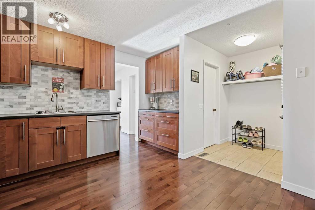 Single Family House for Sale in   Silverdale Drive NW Silver Springs Calgary 