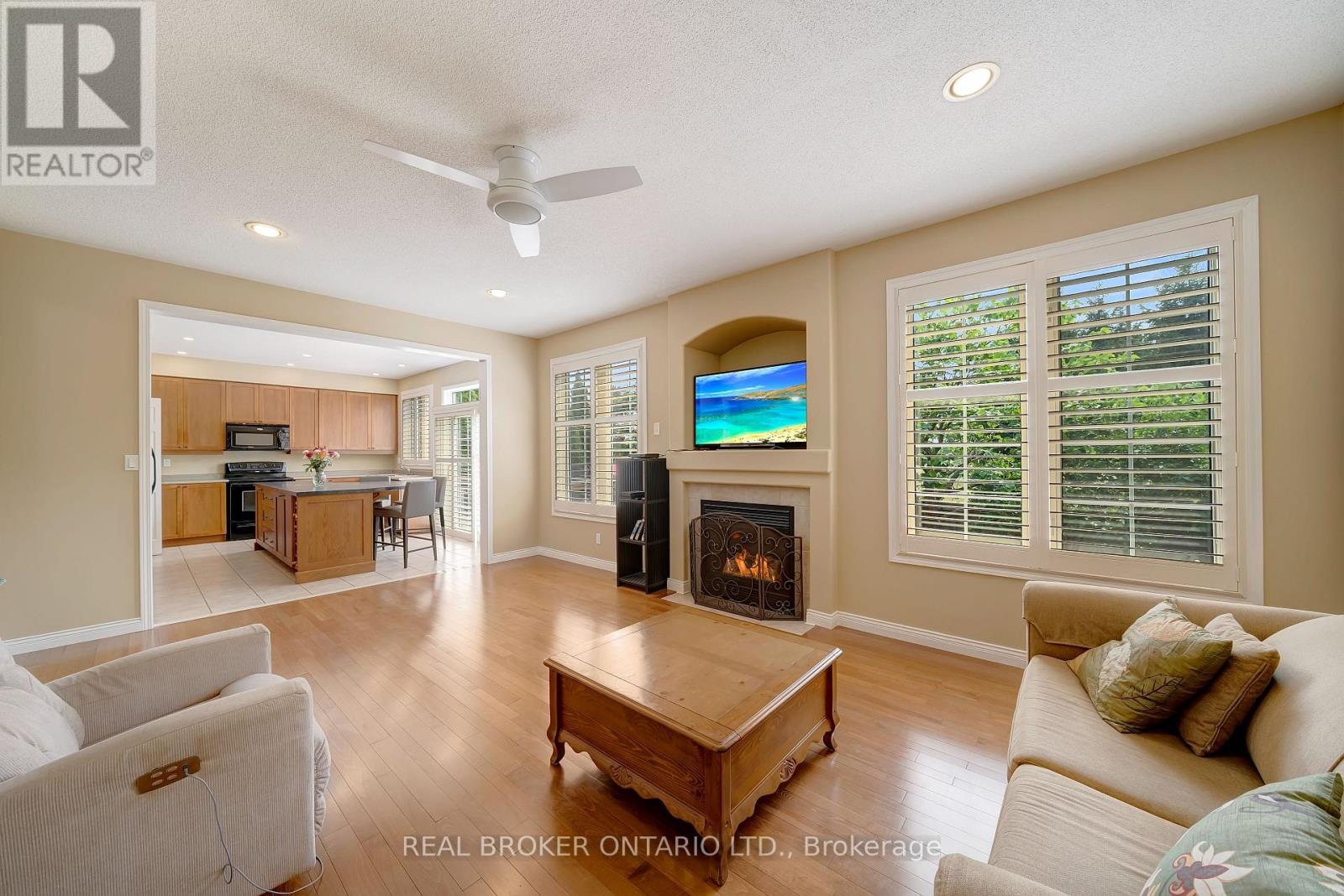 Photo 13 of 5689 Roseville Court, Burlington ON