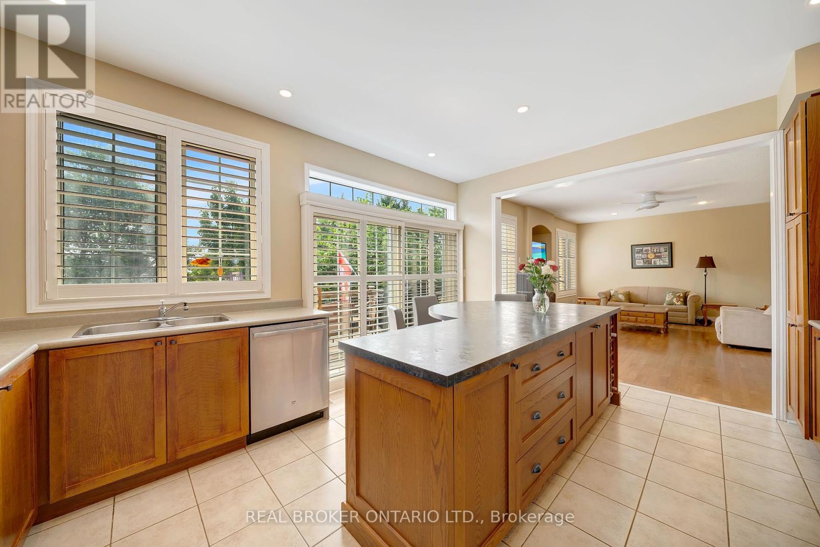 Photo 16 of 5689 Roseville Court, Burlington ON