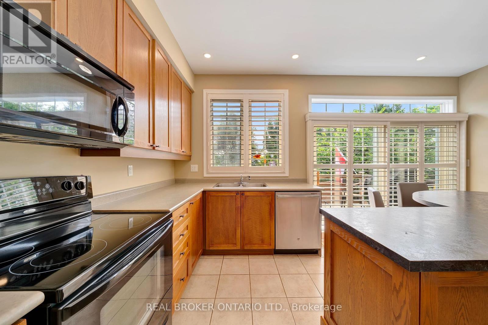 Photo 20 of 5689 Roseville Court, Burlington ON
