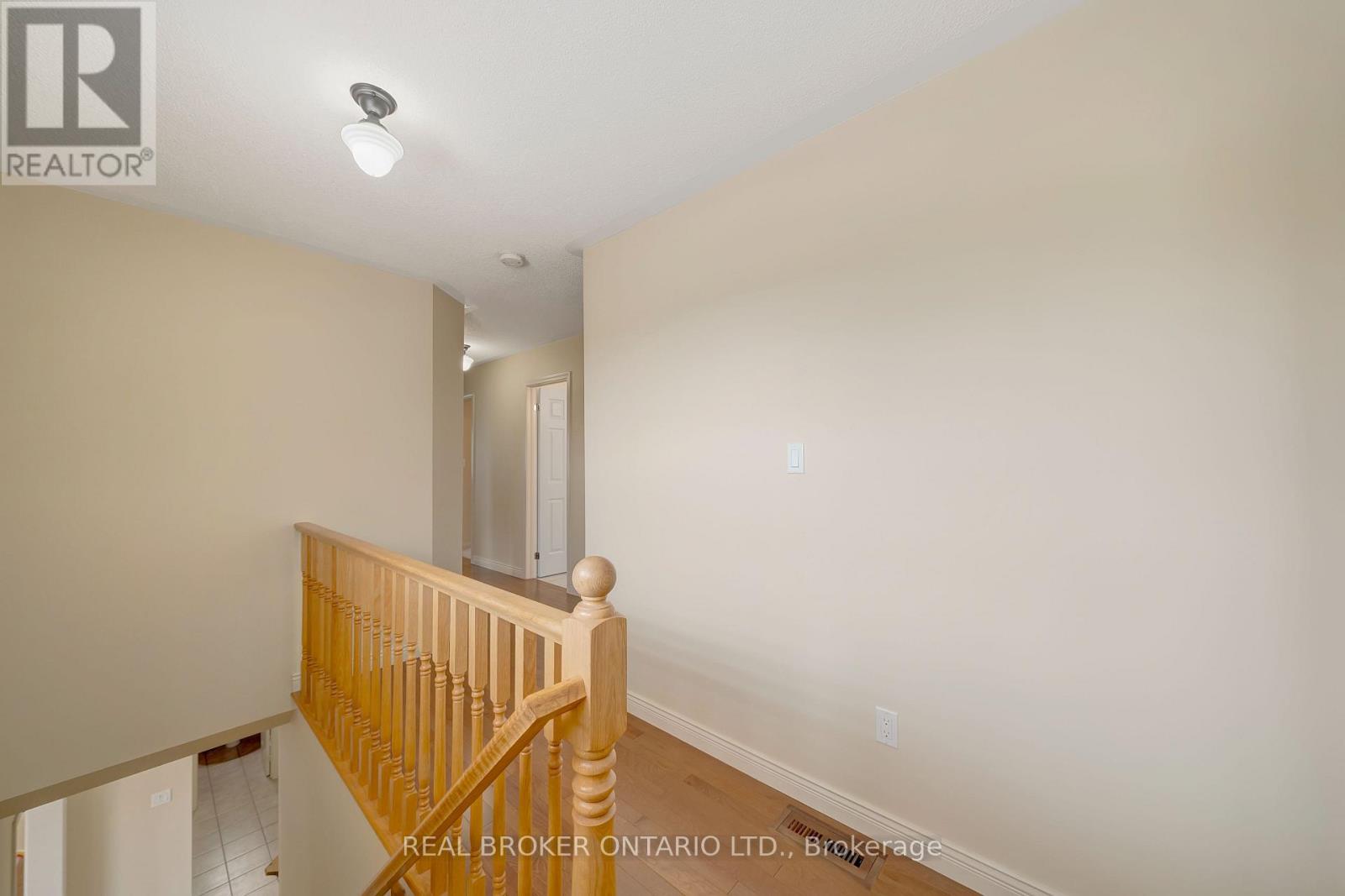Photo 18 of 5689 Roseville Court, Burlington ON