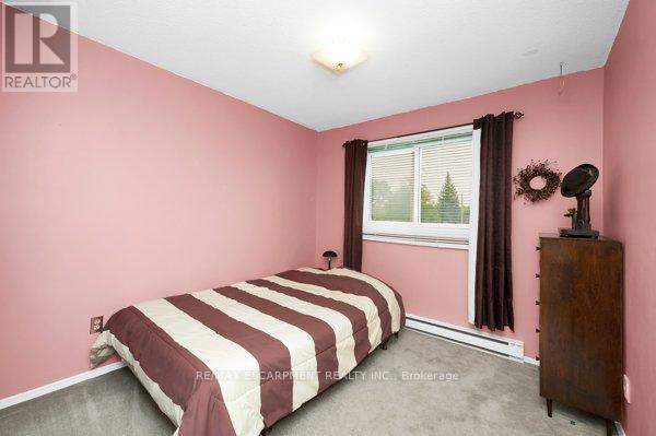 Photo 5 of 21 5017 Pinedale Avenue, Burlington ON