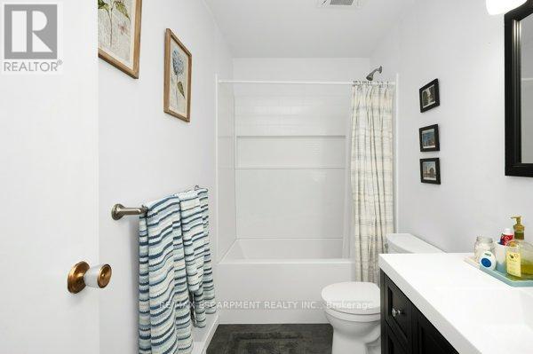 Photo 16 of 21 5017 Pinedale Avenue, Burlington ON
