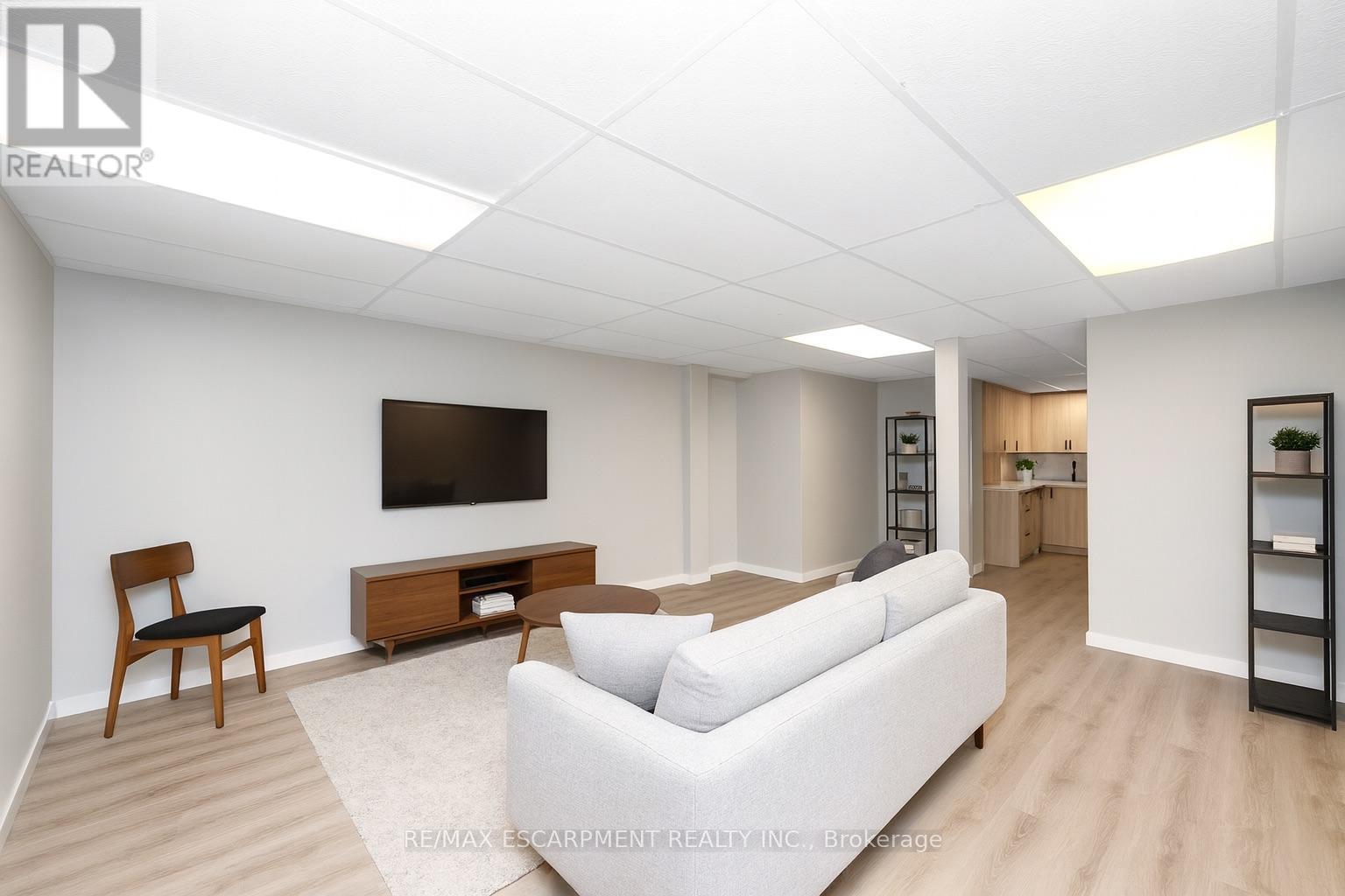 Photo 19 of 21 5017 Pinedale Avenue, Burlington ON