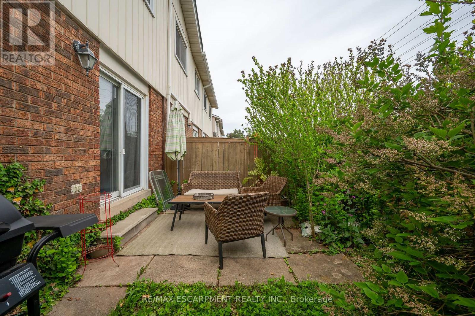 Photo 11 of 21 5017 Pinedale Avenue, Burlington ON