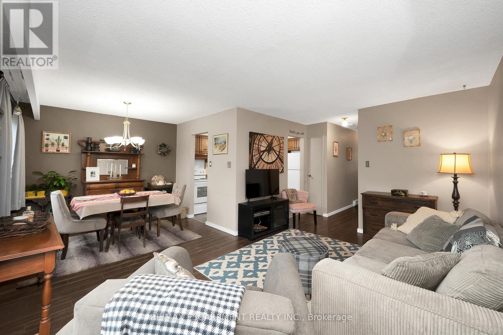 Photo 10 of 21 5017 Pinedale Avenue, Burlington ON