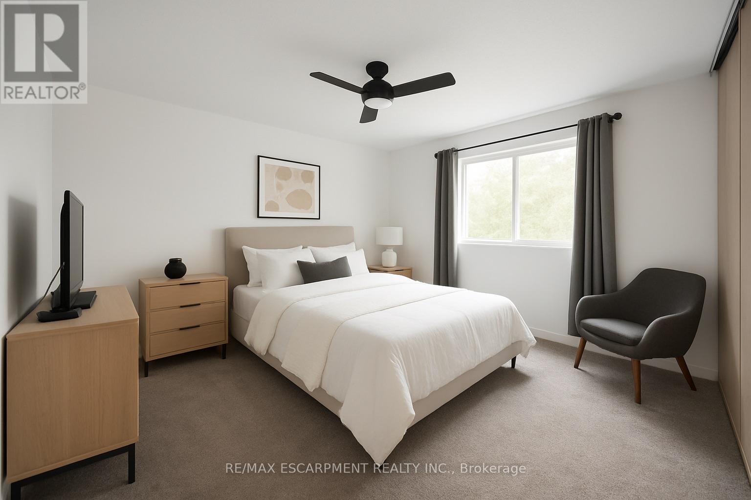 Photo 4 of 21 5017 Pinedale Avenue, Burlington ON