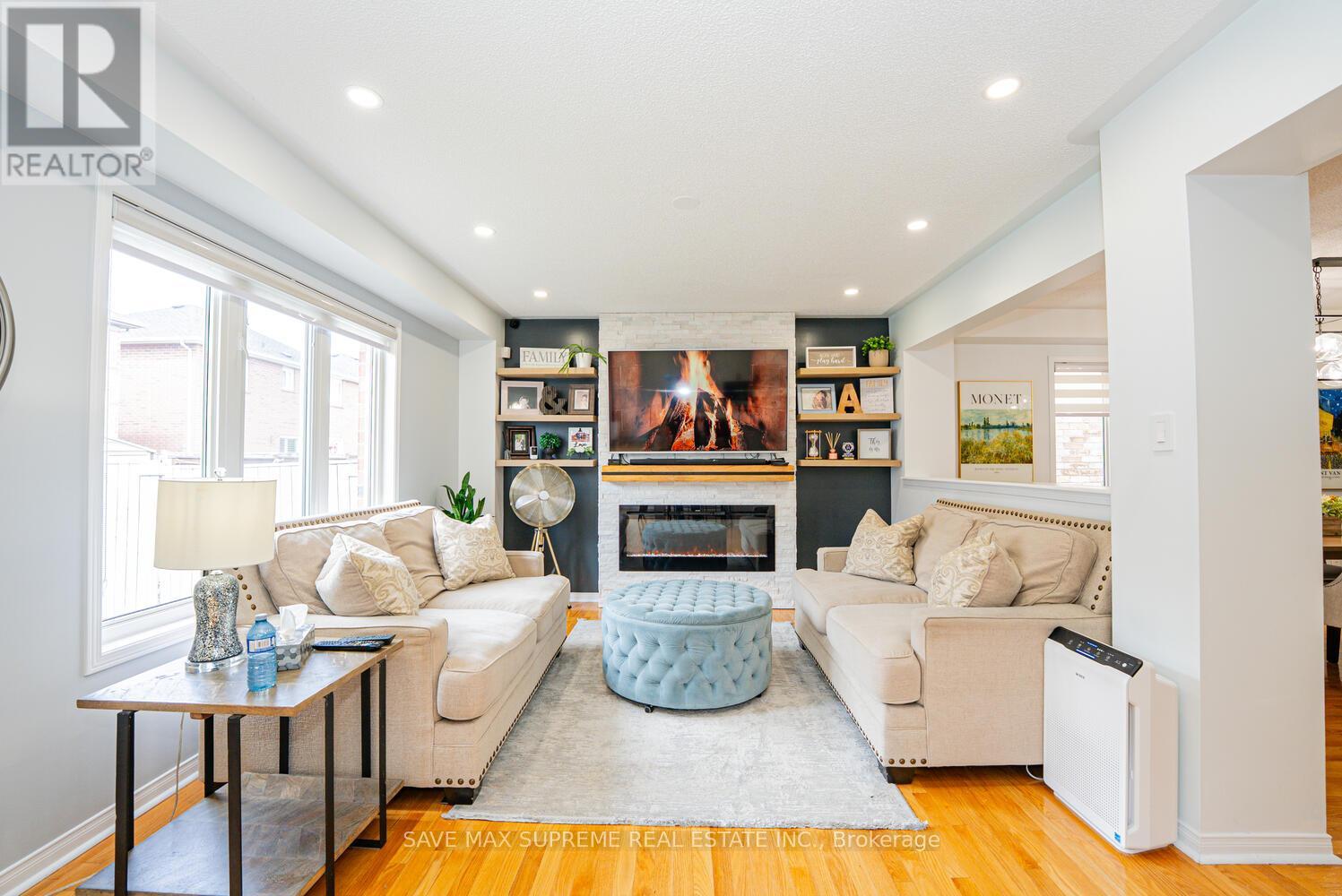 Photo 21 of 24 Silver Egret Road, Brampton ON