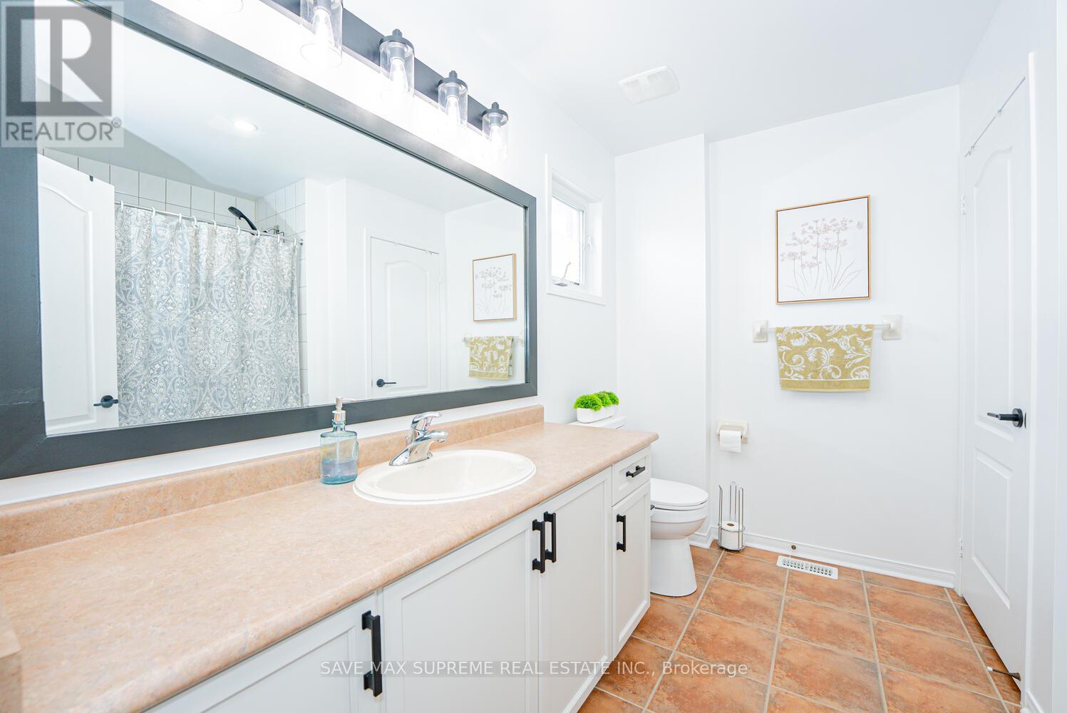 Photo 32 of 24 Silver Egret Road, Brampton ON