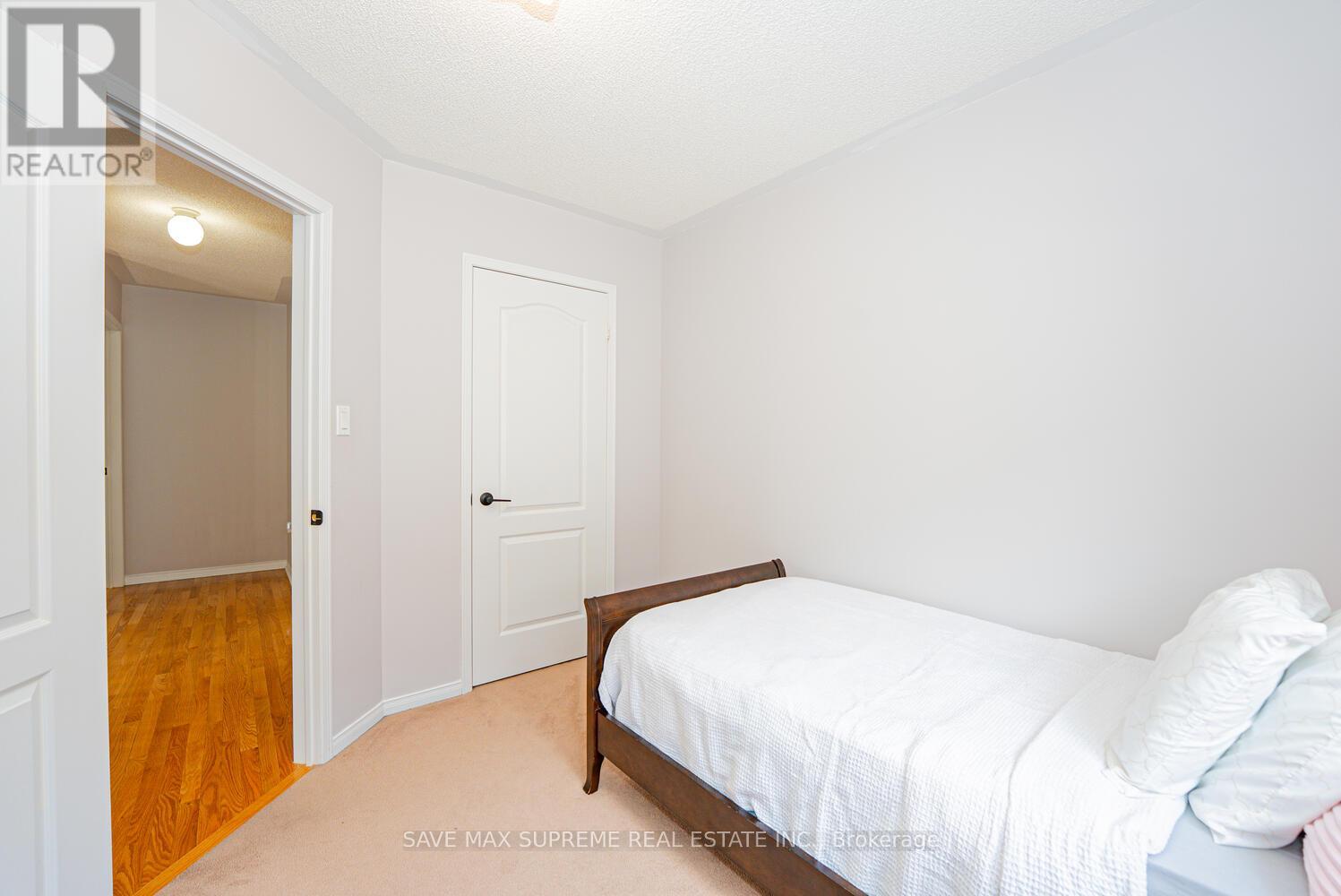 Photo 34 of 24 Silver Egret Road, Brampton ON