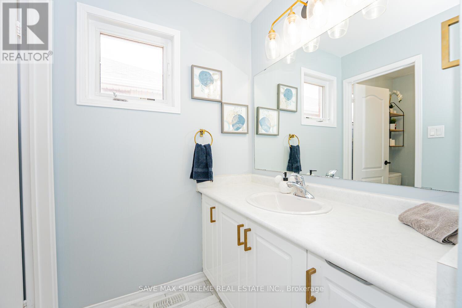 Photo 37 of 24 Silver Egret Road, Brampton ON