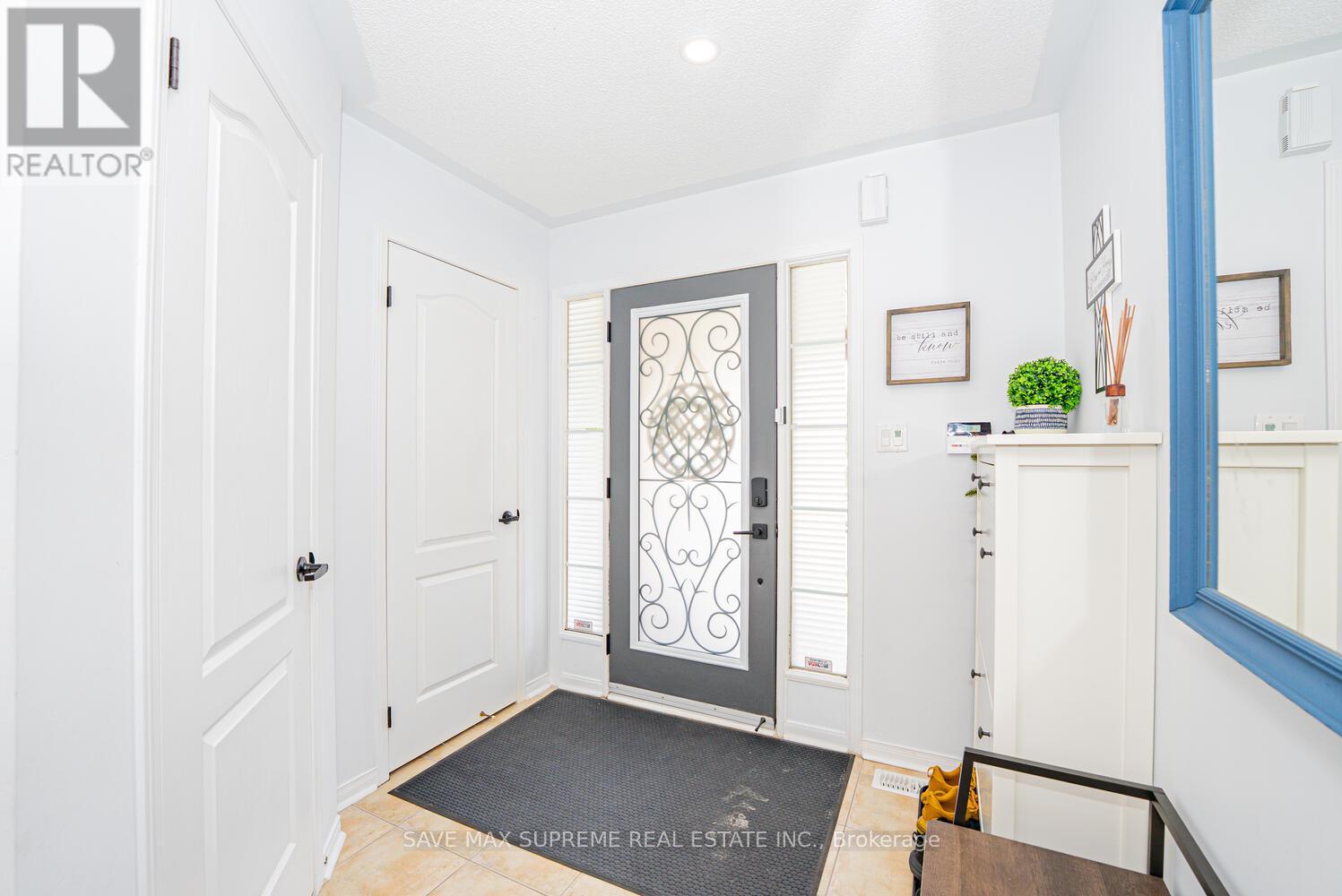 Photo 9 of 24 Silver Egret Road, Brampton ON