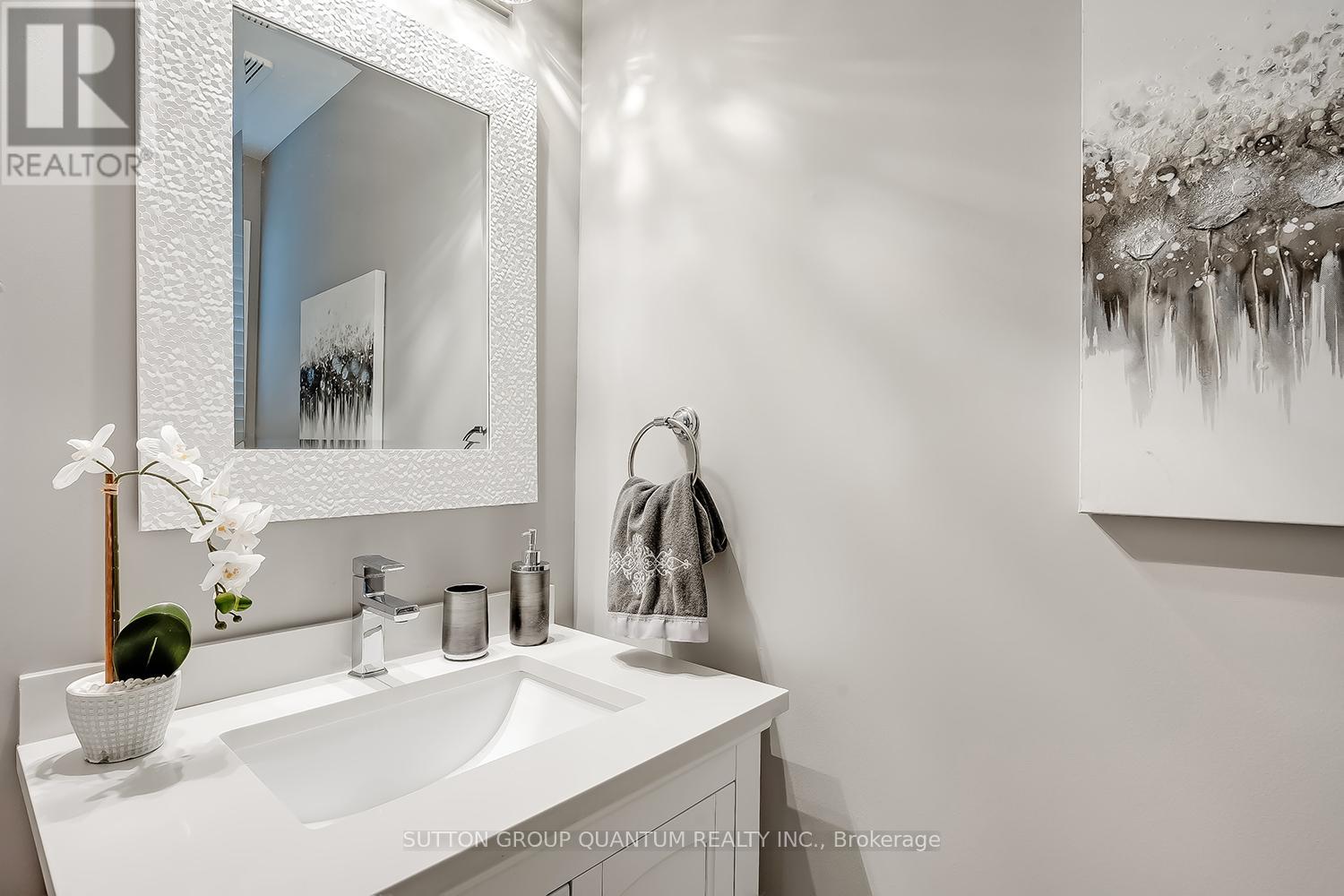Photo 29 of 35 A 1064 Queen Street W, Mississauga ON