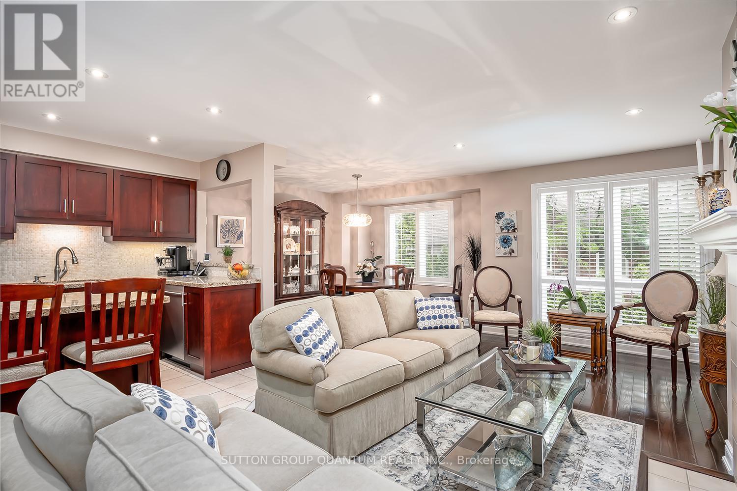 Photo 3 of 35 A 1064 Queen Street W, Mississauga ON
