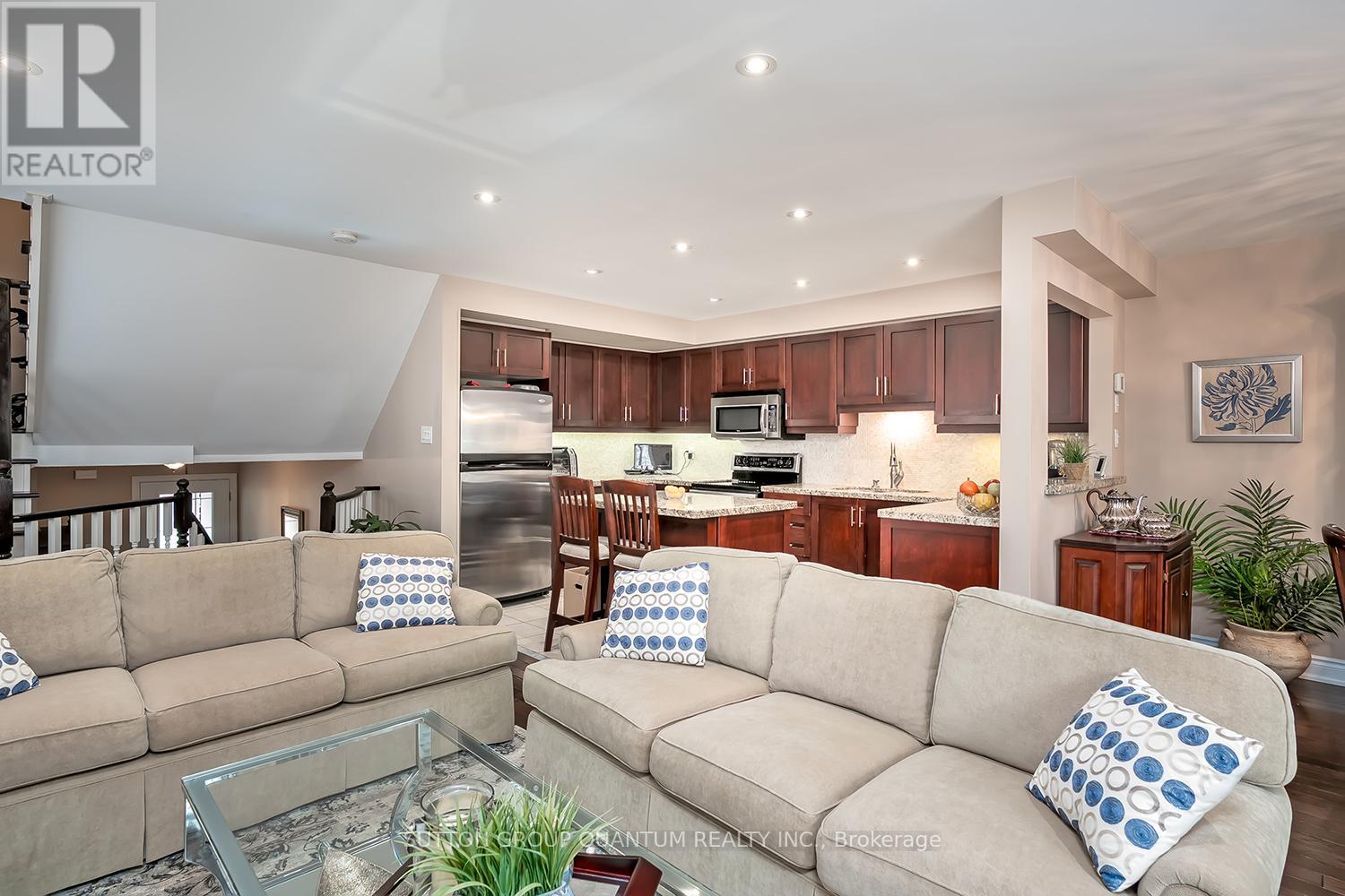 Photo 6 of 35 A 1064 Queen Street W, Mississauga ON
