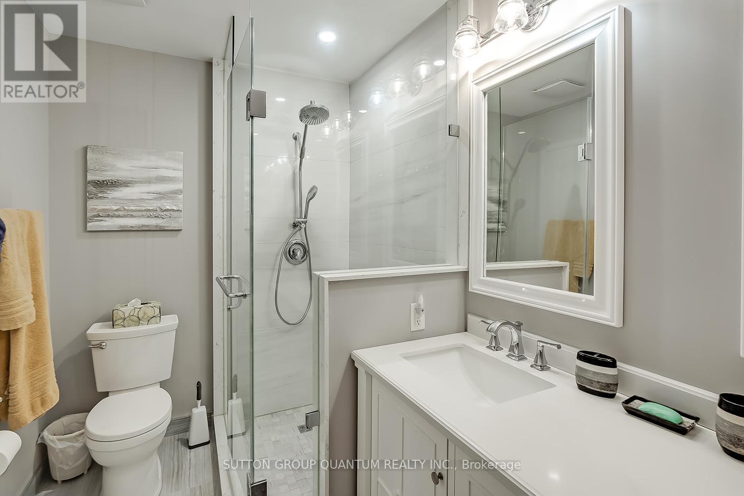 Photo 1 of 35 A 1064 Queen Street W, Mississauga ON