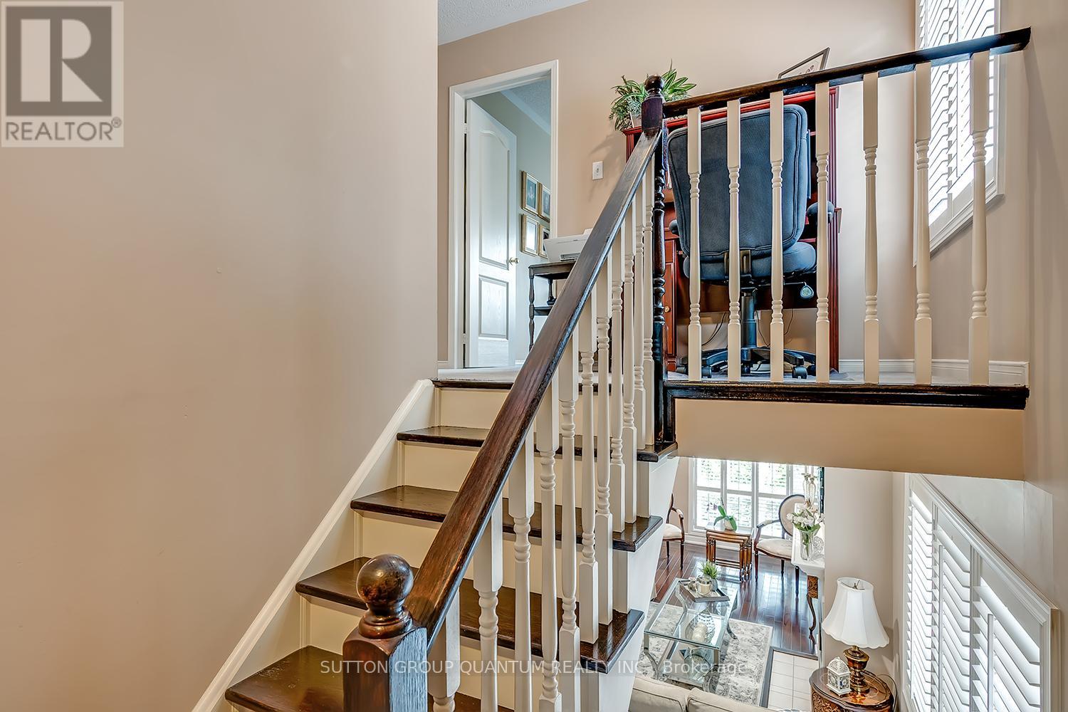 Photo 13 of 35 A 1064 Queen Street W, Mississauga ON