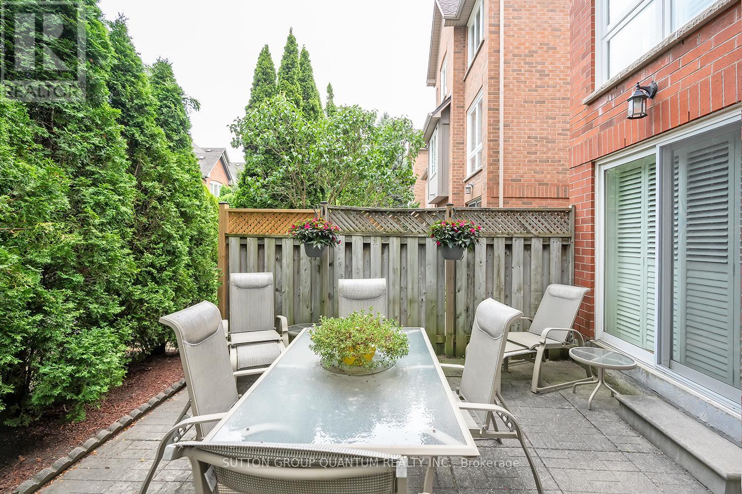 Photo 8 of 35 A 1064 Queen Street W, Mississauga ON
